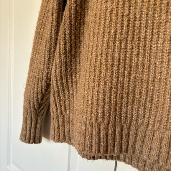UNIQLO Camel Sweater - Picture 2 of 4